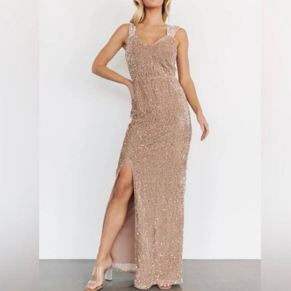 Baltic Born Dresses & Skirts - NWT Baltic Born Marilyn Sequin Maxi Taupe
Iridescent Velvet Beige